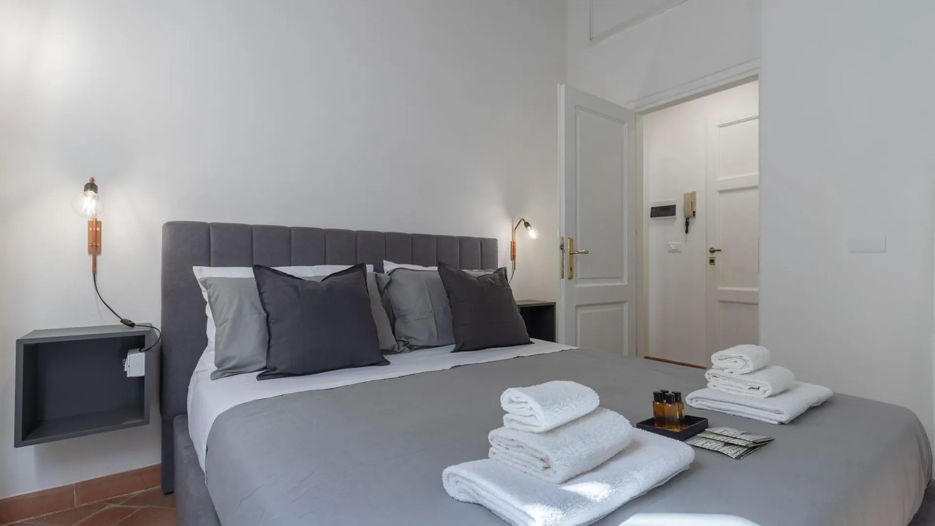 Apartment Ferienwohnung Station-Duomo Free Wi-Fi Florenz Italien